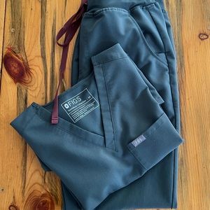 Figs Scrubs Set XS top/ XS bottoms